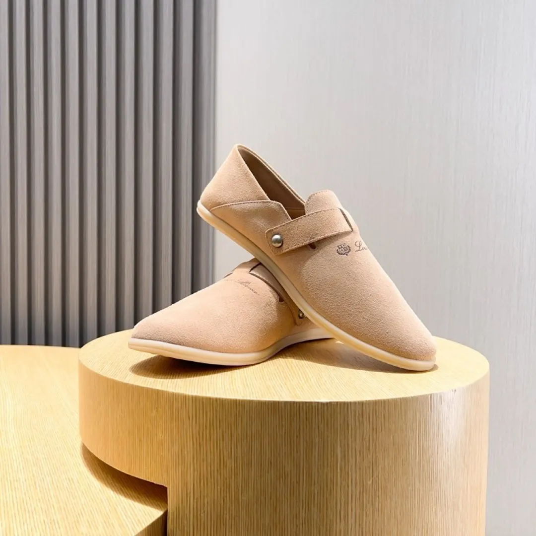 Factory price 420💰[loro piana] 2025 new moccasins, popular casual sneakers for street men. The shoes are made of first-layer suede leather uppers with rubber soles. They are classic. The complex craftsmanship and meticulous structure make the shoes light and soft, allowing you to walk comfortably and freely. Perfect for summer wear. Yardage: 38-45.